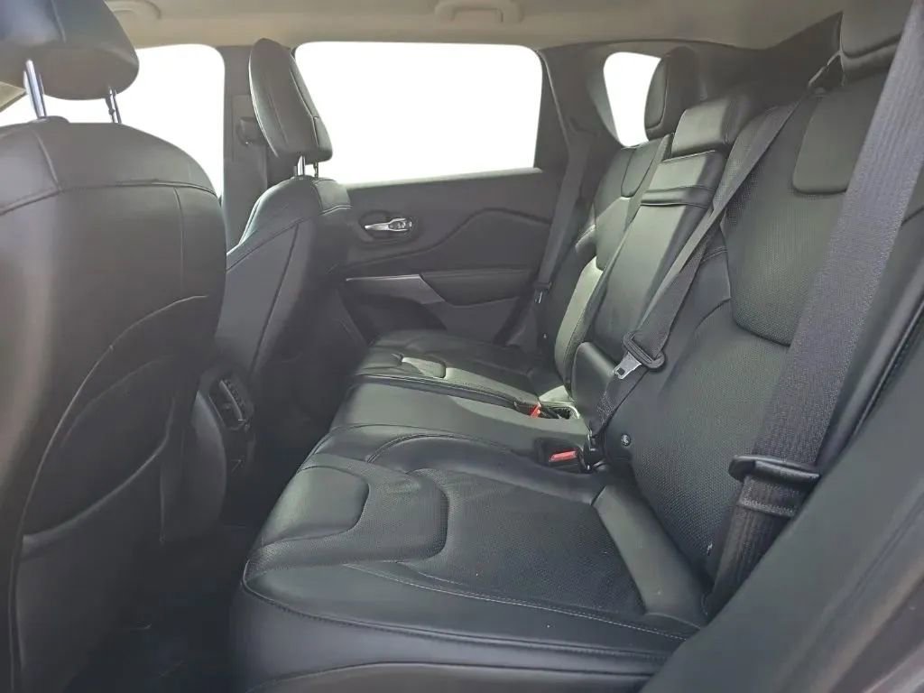 Used 2019 Jeep Cherokee Limited AWD/4WD image 15