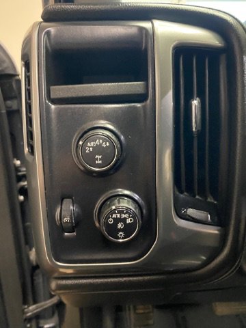 Used 2018 Chevrolet Silverado 1500 LTZ image 27