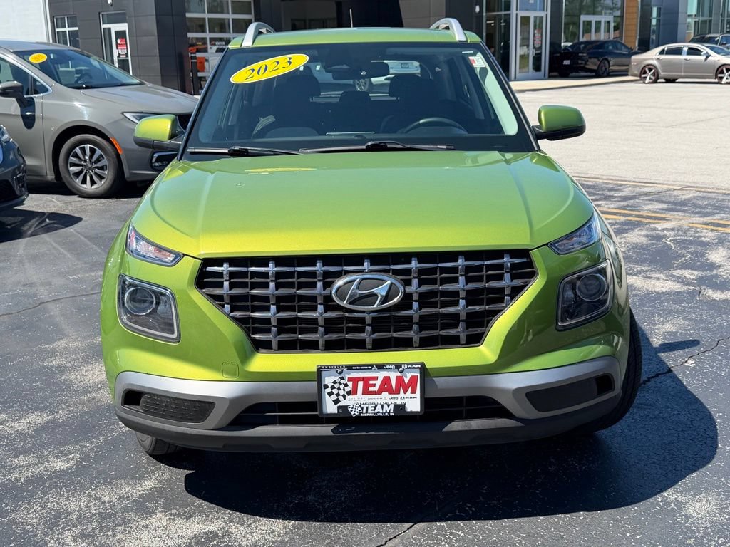 Used 2023 Hyundai Venue SEL FWD image 2