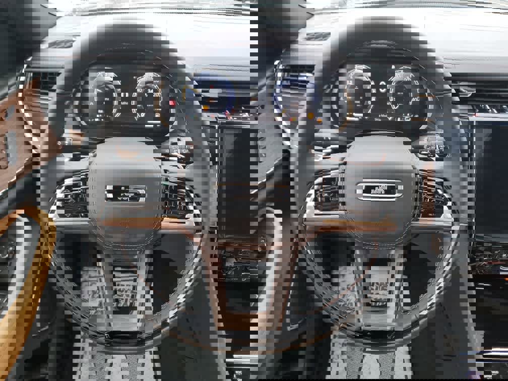 Used 2025 Jeep Grand Cherokee Summit w/ Obsidian Package image 19