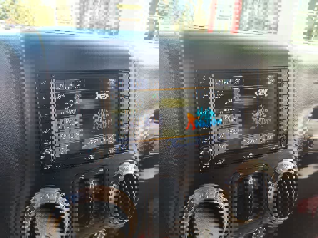 Used 2018 Jeep Wrangler Unlimited Sahara w/ Max Tow Package image 16