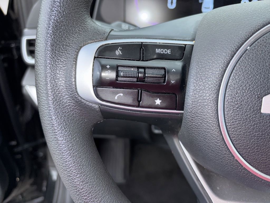Used 2025 Kia Sportage LX FWD image 14