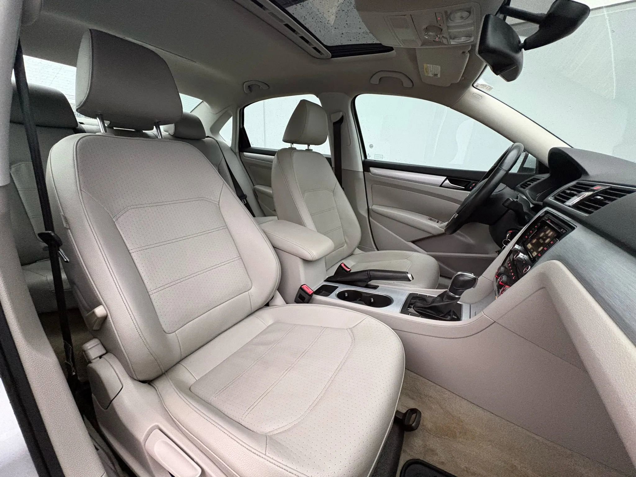 Used 2013 Volkswagen Passat TDI SE image 24