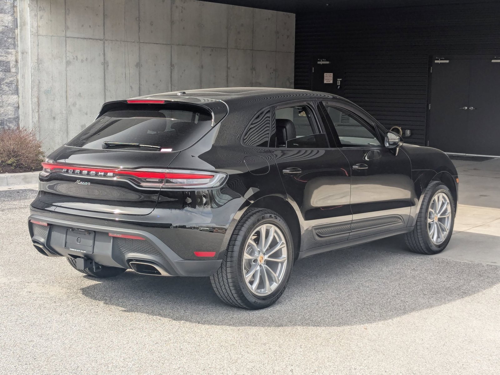 Certified 2026 Porsche Macan Turbo AWD/4WD image 9