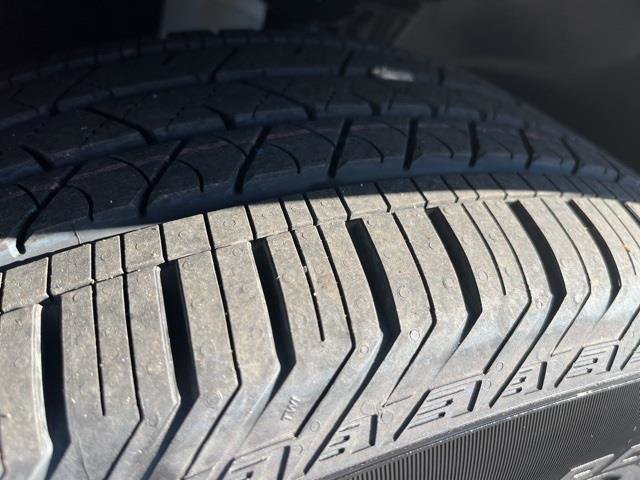 Used 2025 Volkswagen Atlas SE w/ Panoramic Sunroof Package image 12