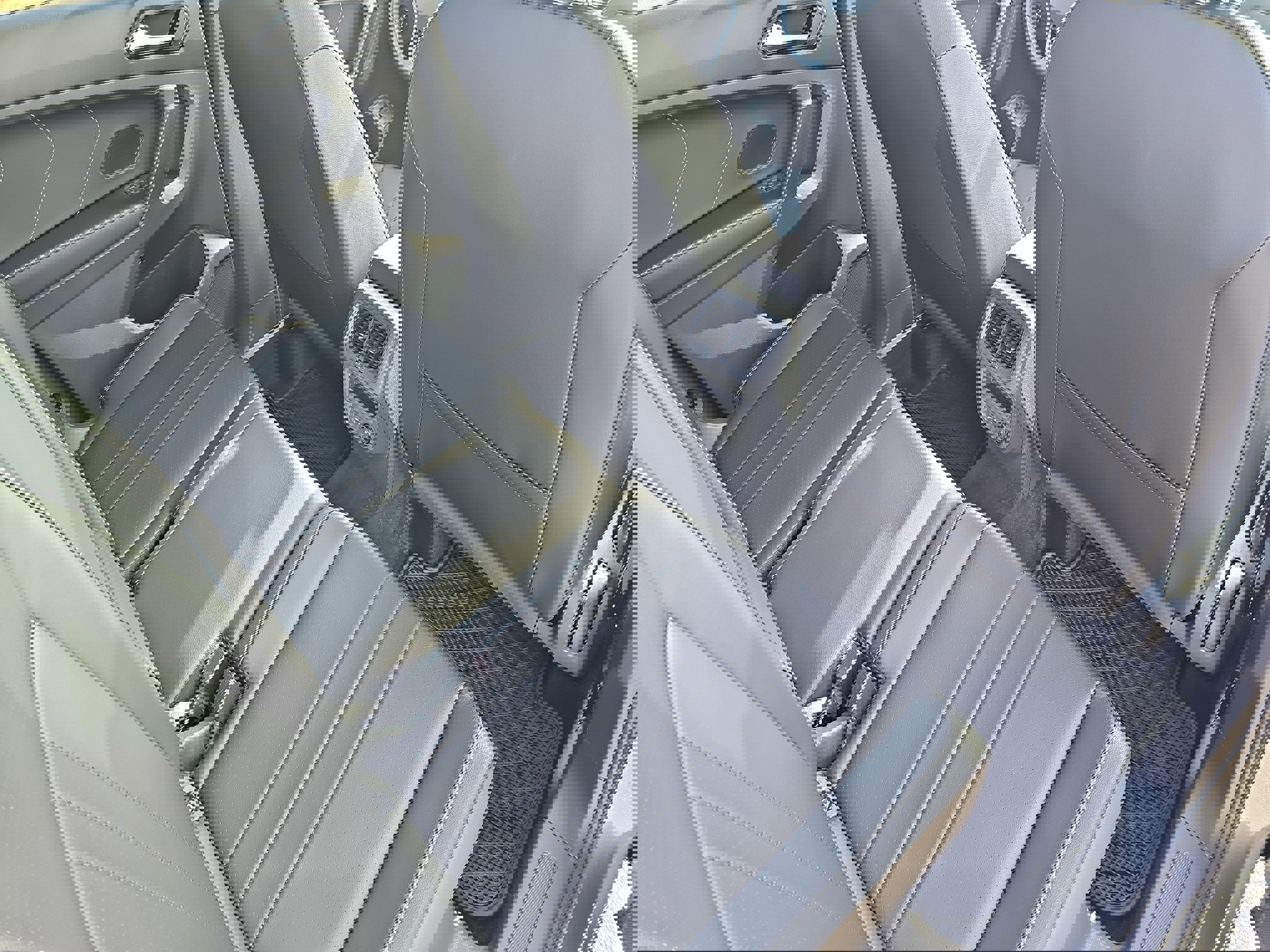 Used 2024 Volkswagen Tiguan SE R-Line image 11