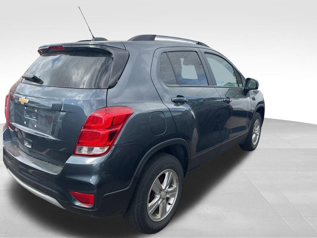 Used 2022 Chevrolet Trax LT w/ LT Convenience Package image 7