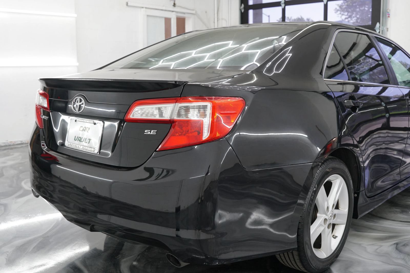 Used 2013 Toyota Camry SE FWD image 8