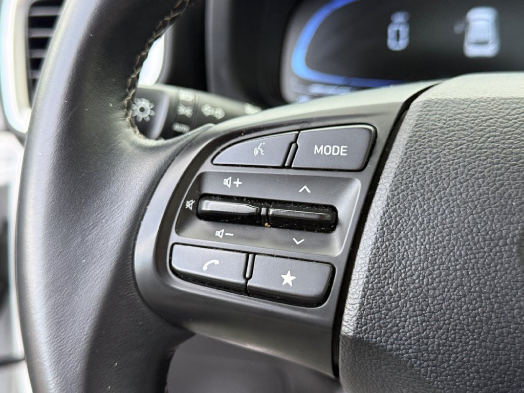 Used 2024 Hyundai Venue SEL FWD image 23