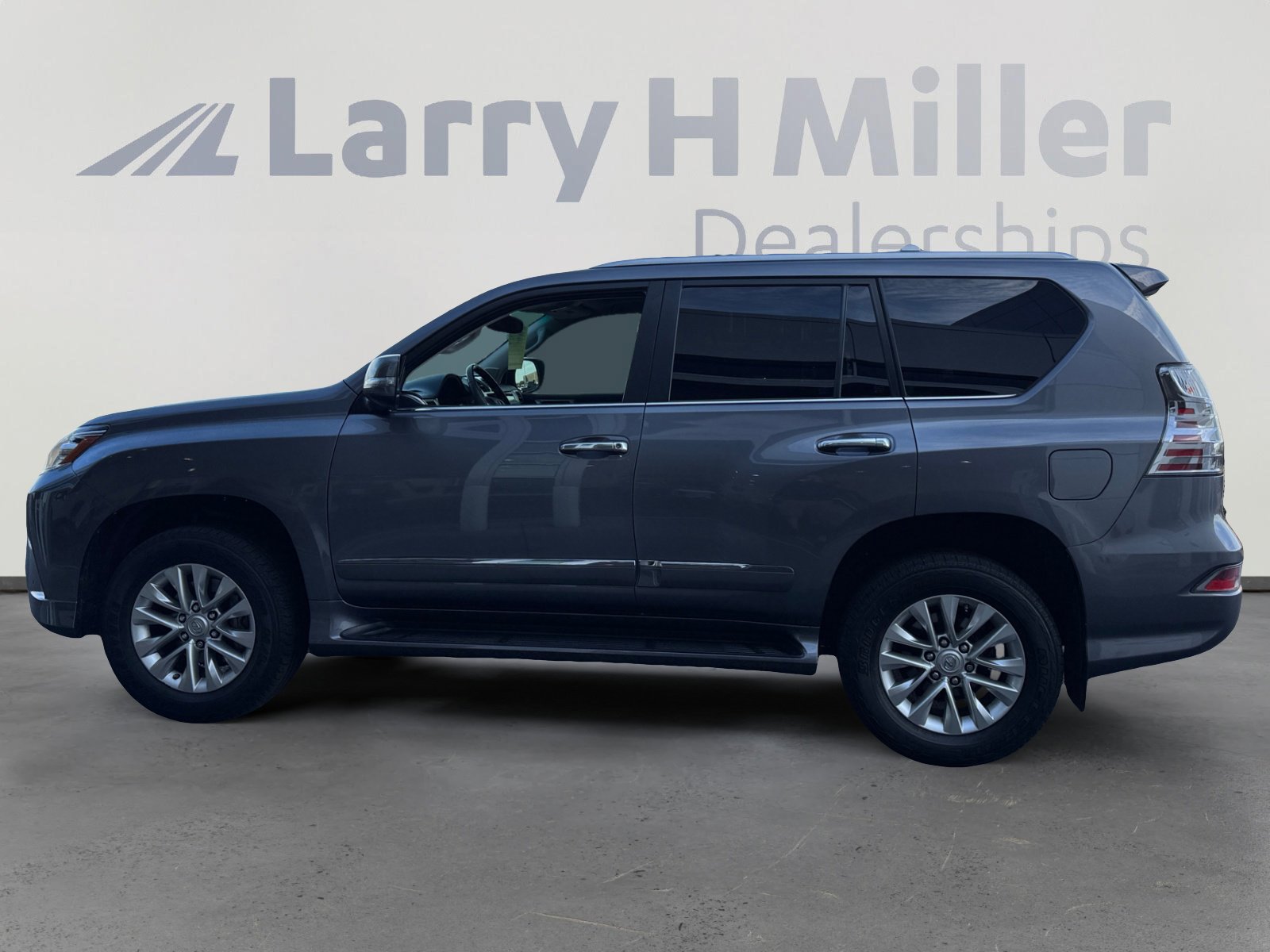 Used 2015 Lexus GX 460 image 2