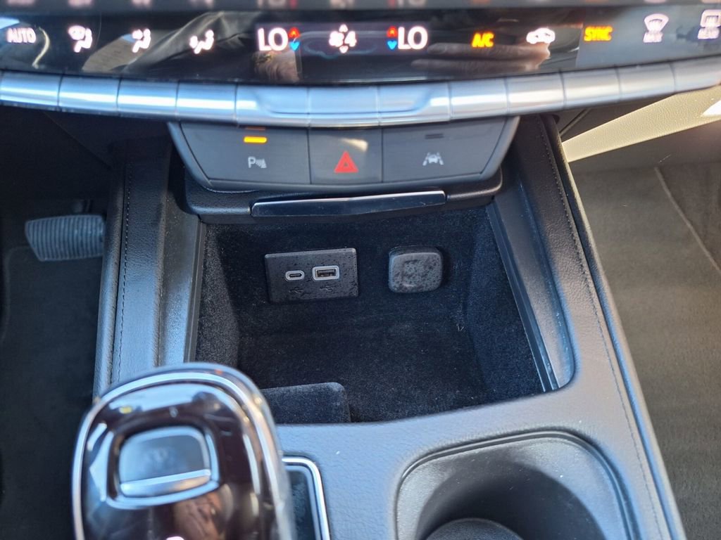 Used 2024 Cadillac XT4 Premium Luxury image 15