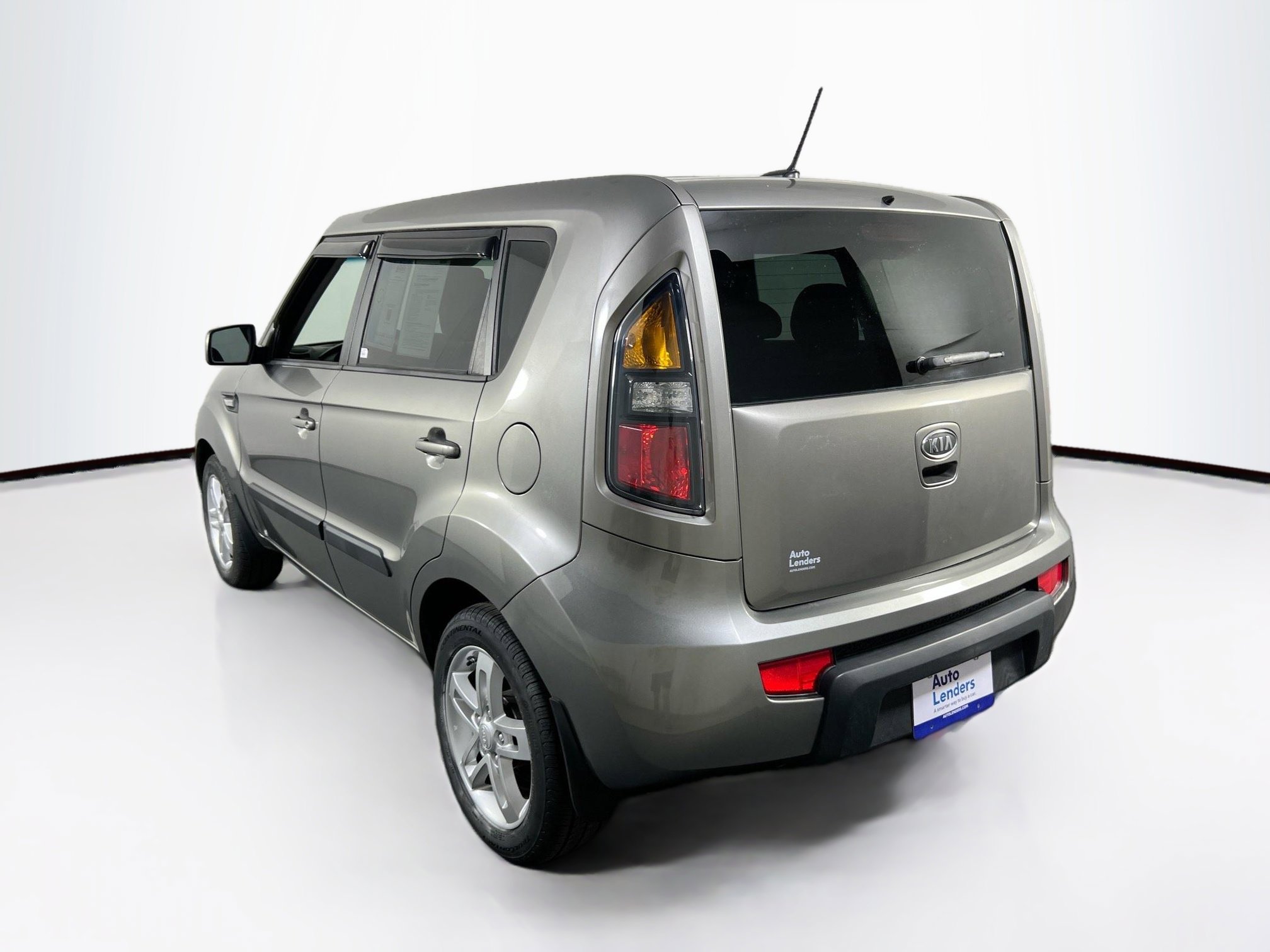 Used 2011 Kia Soul ! FWD image 7