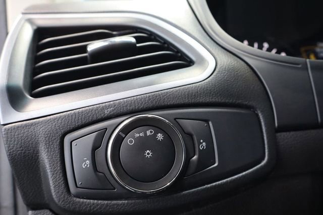 Used 2017 Ford Edge SE image 18