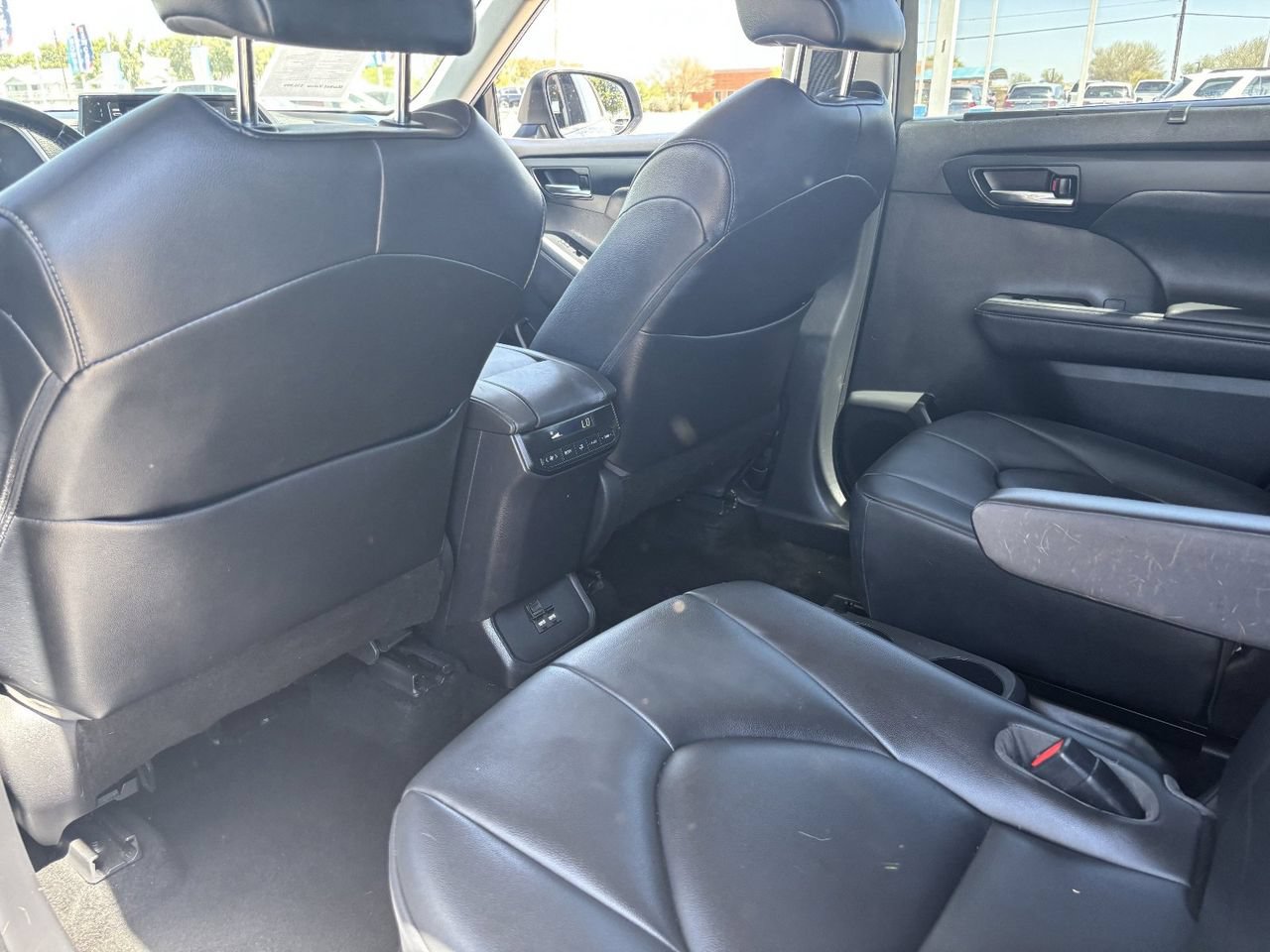 Used 2020 Toyota Highlander XLE AWD/4WD image 15