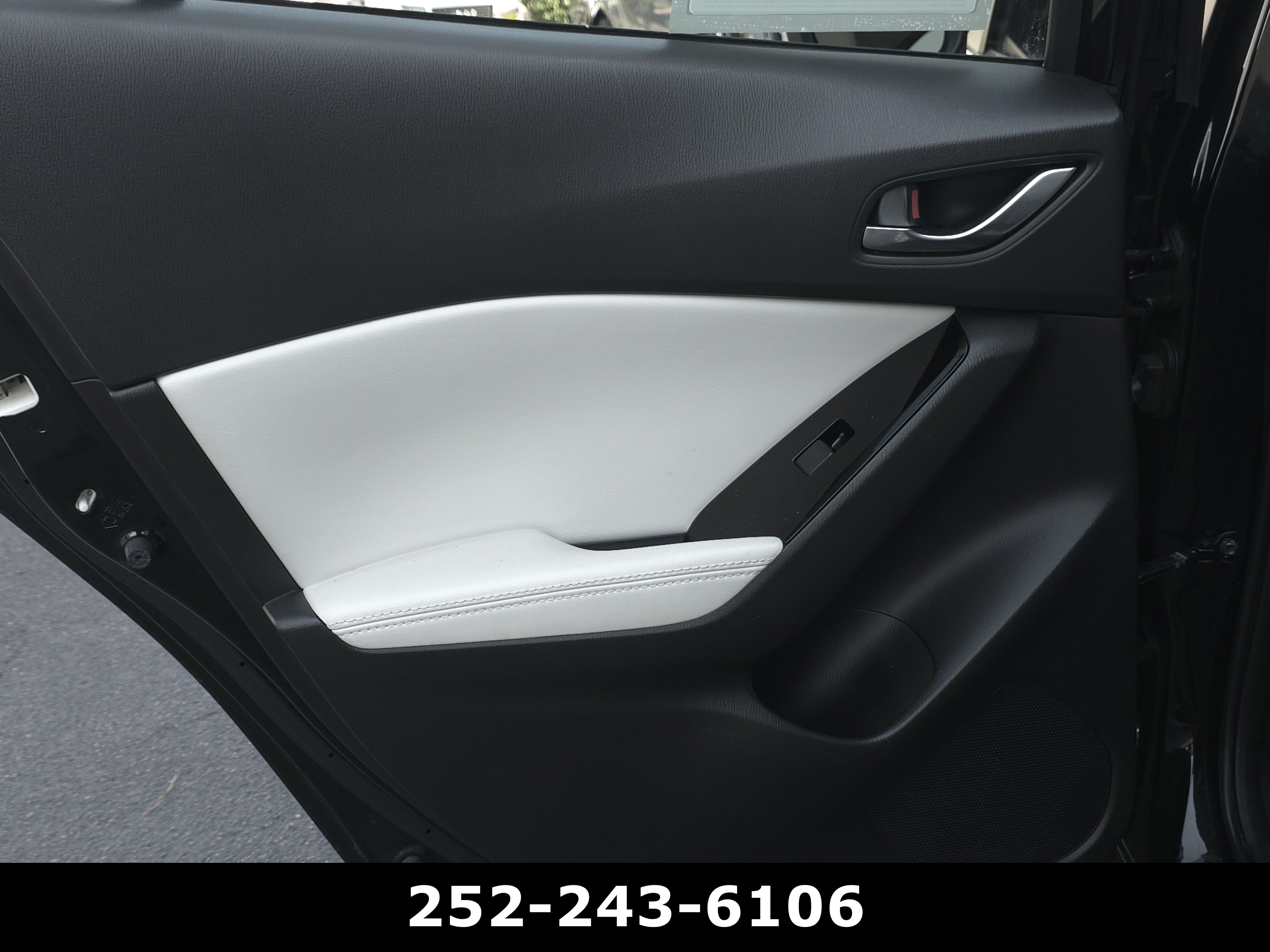 Used 2017 MAZDA MAZDA3 Grand Touring w/ Premium Equipment Package FWD image 33