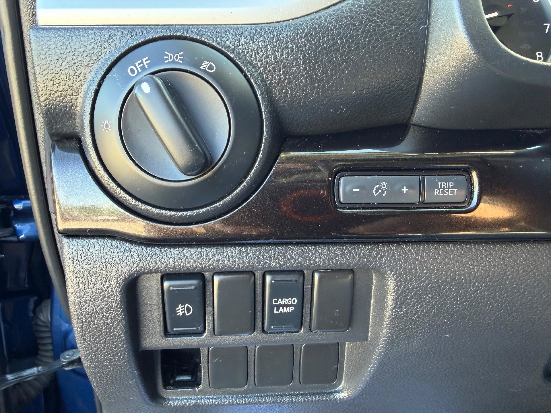 Used 2019 Nissan Titan SV AWD/4WD image 28