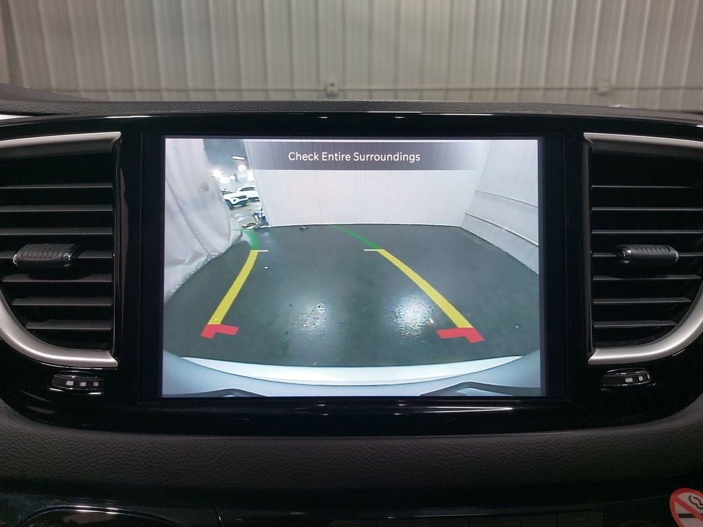 Used 2024 Chrysler Pacifica Touring-L image 26