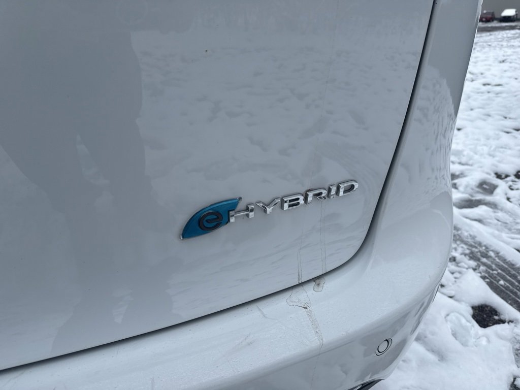 Used 2024 Chrysler Pacifica Select image 10