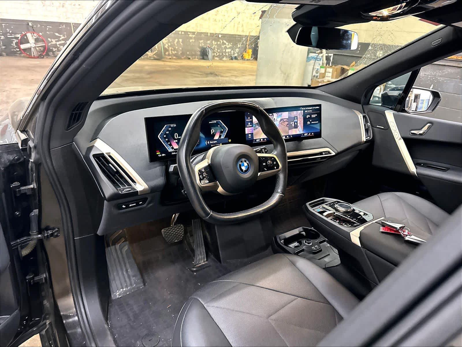Used 2024 BMW iX xDrive50 w/ Sport Package AWD/4WD image 16