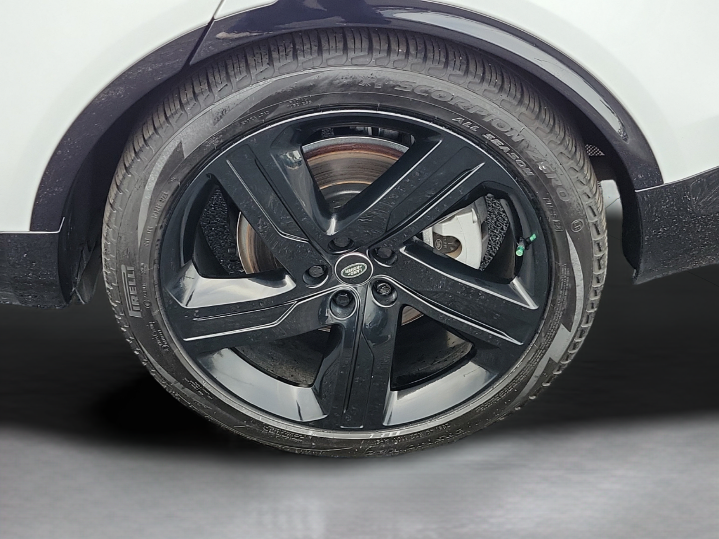 Used 2024 Land Rover Discovery Dynamic SE AWD/4WD image 34