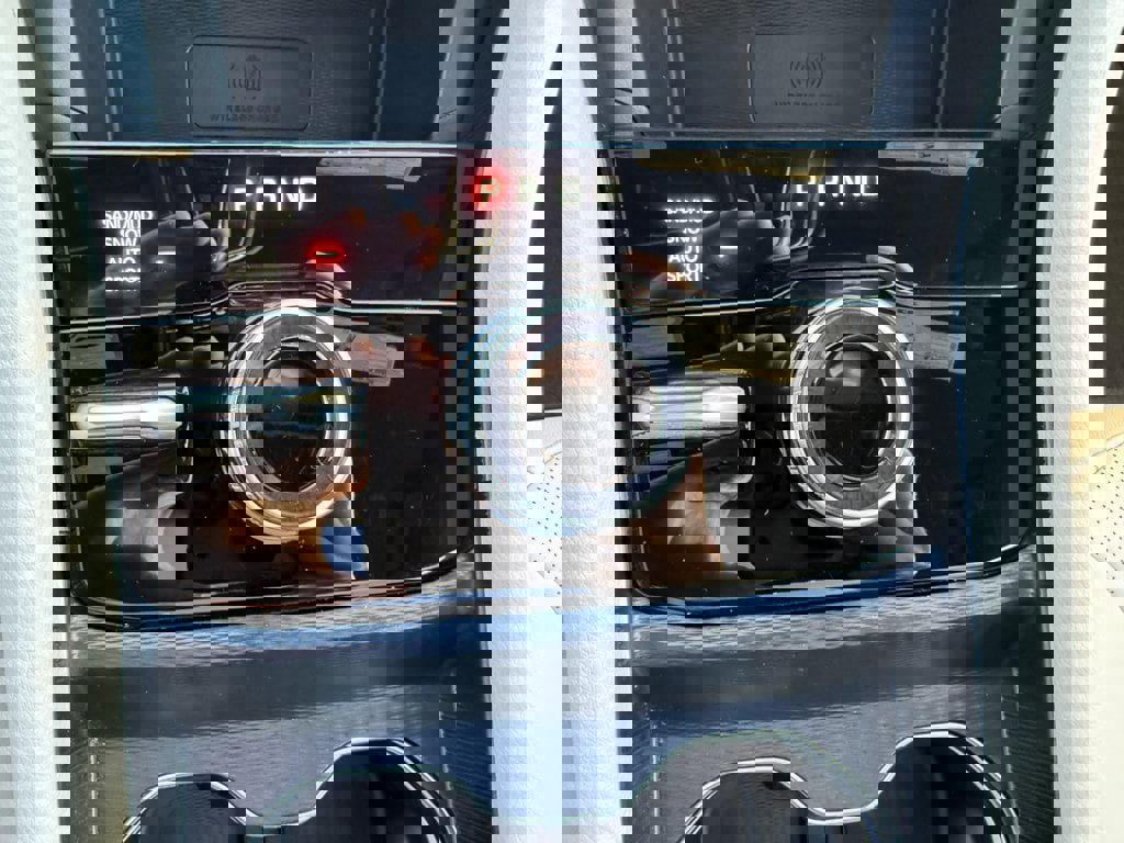 Used 2025 Jeep Grand Cherokee L Limited w/ Luxury Tech Group II image 27