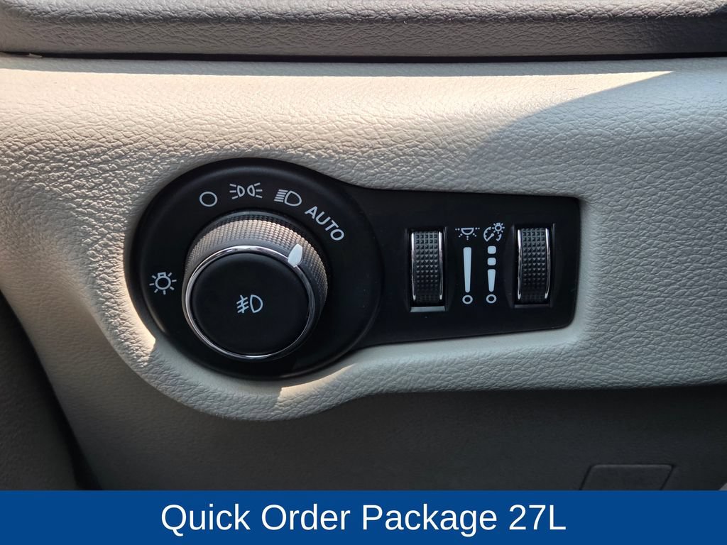 Used 2024 Chrysler Pacifica Touring-L FWD image 24