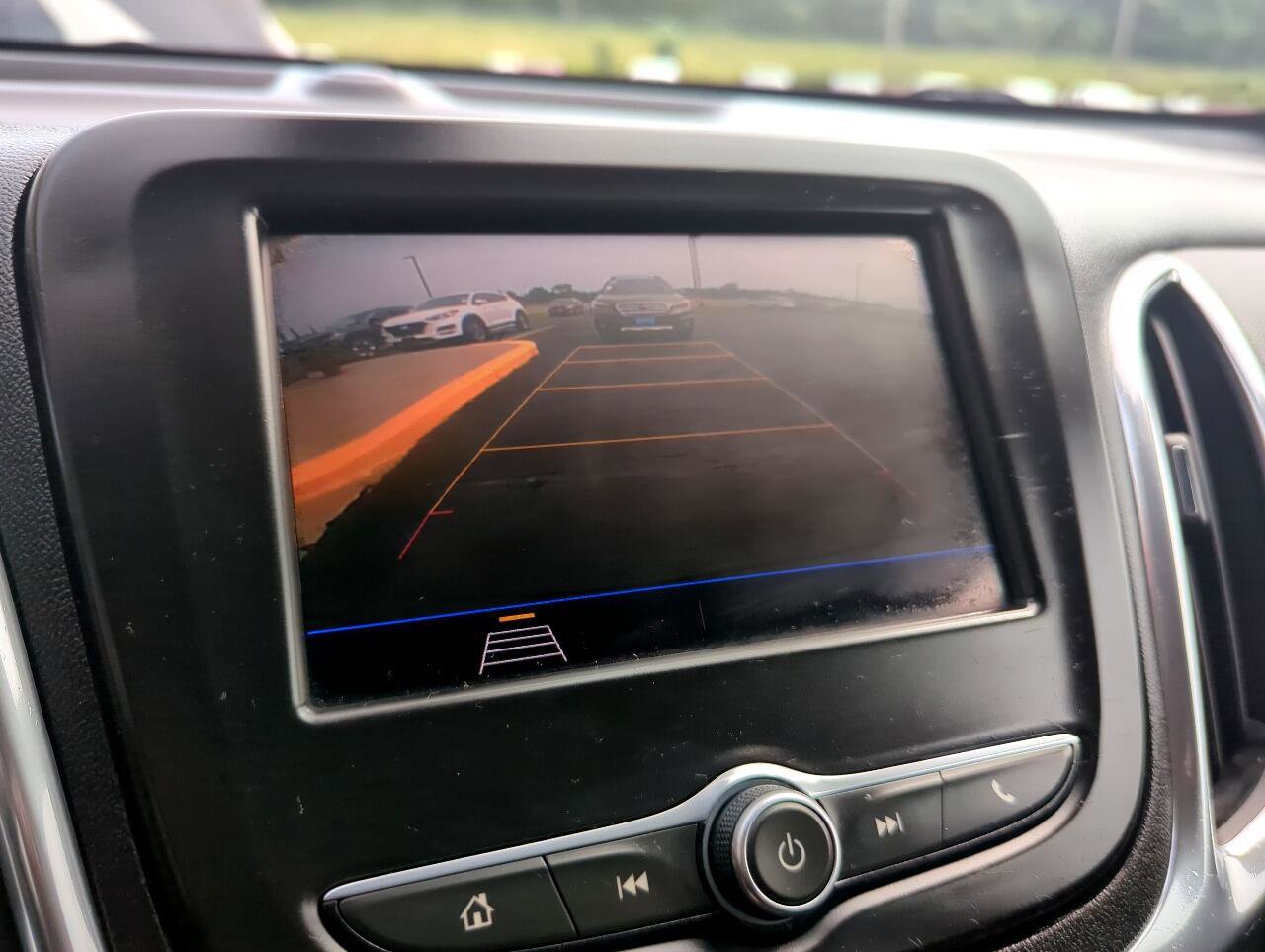 Used 2020 Chevrolet Equinox LT image 18