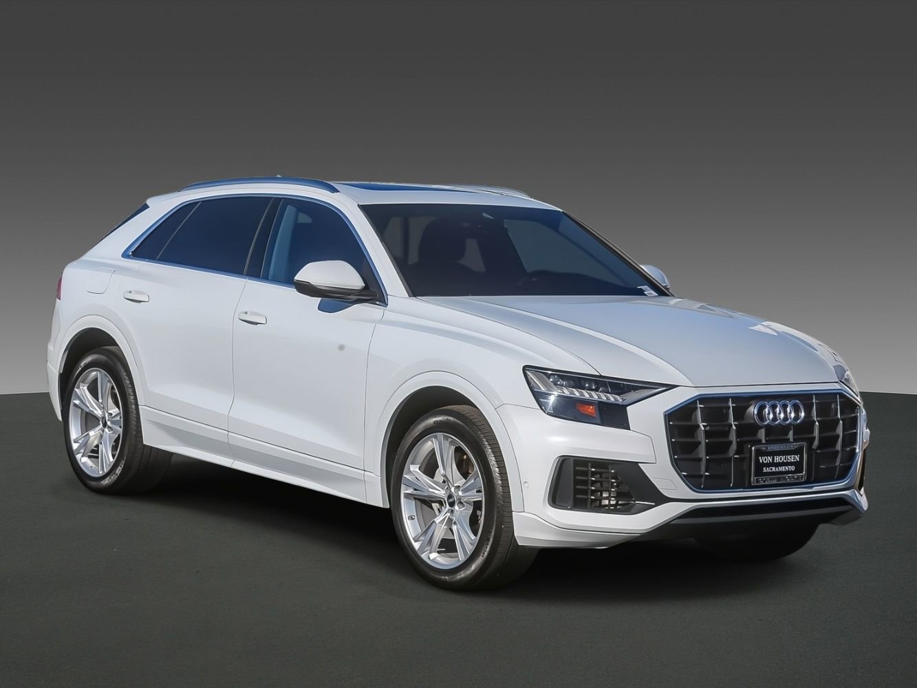 Used 2023 Audi Q8 Premium image 5