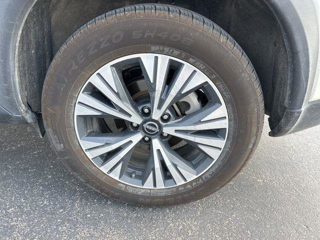 Used 2023 Nissan Rogue SV image 39