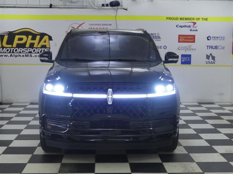 Used 2025 Lincoln Navigator Reserve w/ Jet Appearance Package image 2