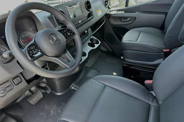 Used 2024 Mercedes-Benz Sprinter 3500 image 7