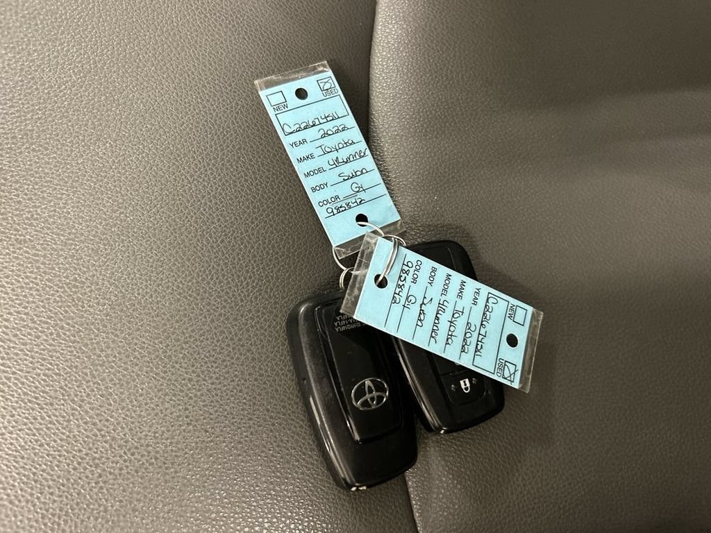 Used 2022 Toyota 4Runner SR5 Premium w/ Moonroof Package AWD/4WD image 12