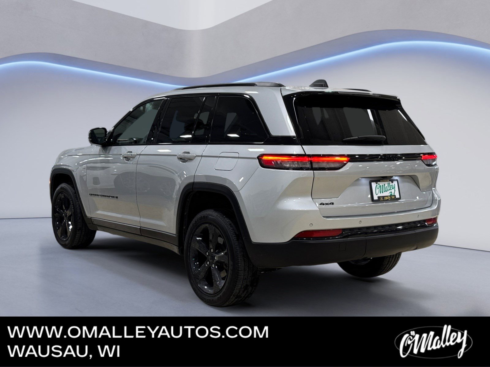 Used 2023 Jeep Grand Cherokee Altitude image 3