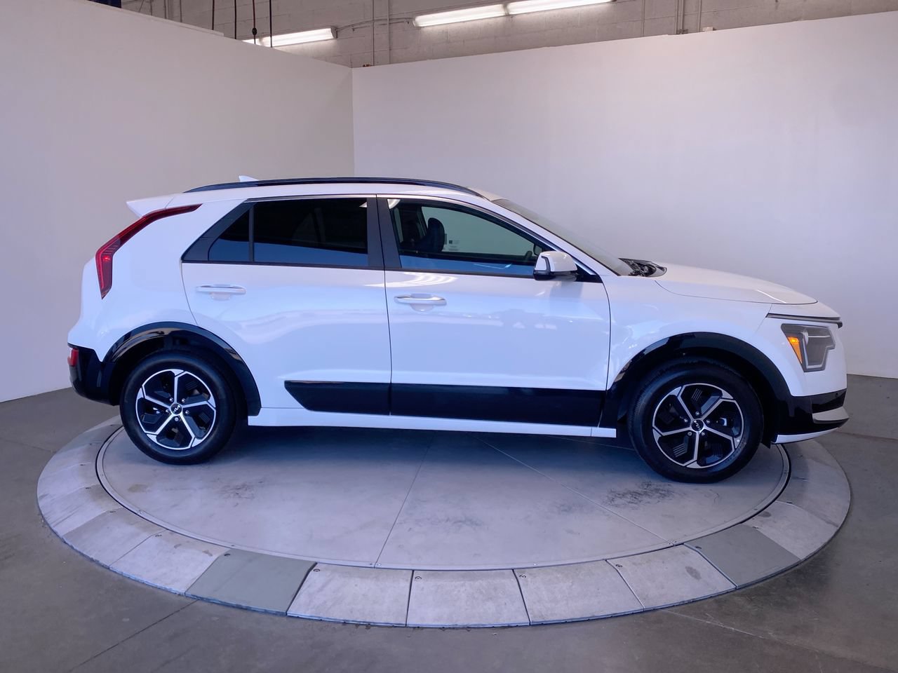 New 2026 Kia Niro FWD image 6