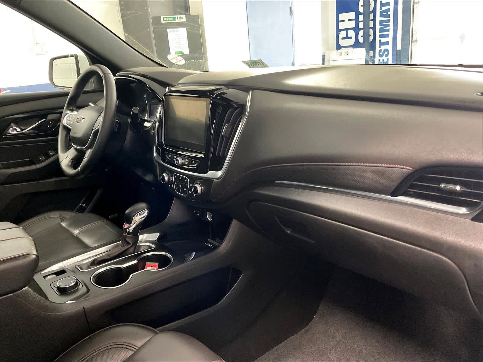 Used 2023 Chevrolet Traverse RS AWD/4WD image 14