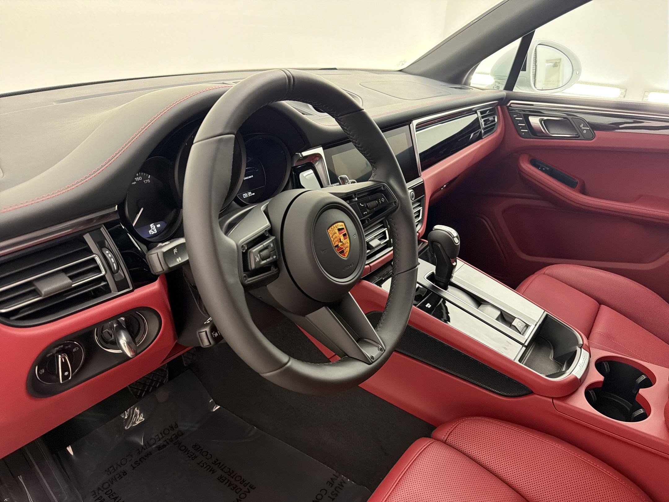 New 2026 Porsche Macan AWD/4WD image 4