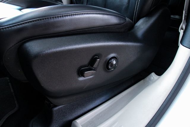 Used 2023 Chrysler Pacifica Touring-L image 15