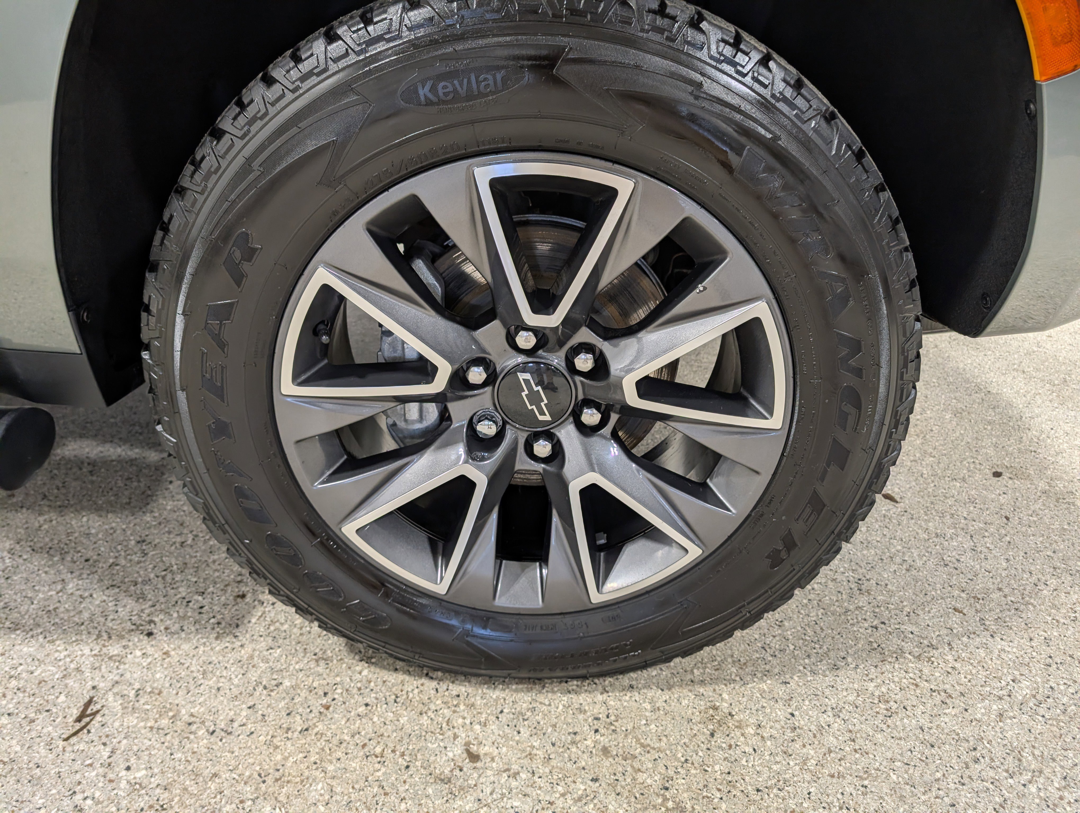 Used 2023 Chevrolet Suburban Z71 w/ Luxury Package image 14