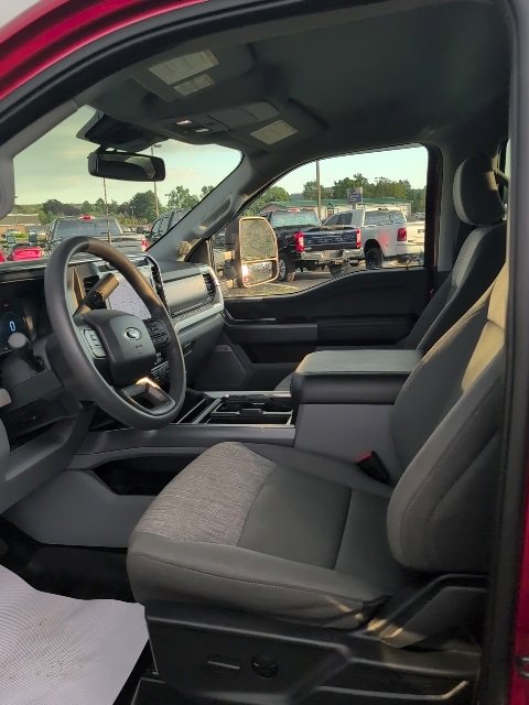 Used 2024 Ford F250 XLT w/ Black Appearance Package image 2
