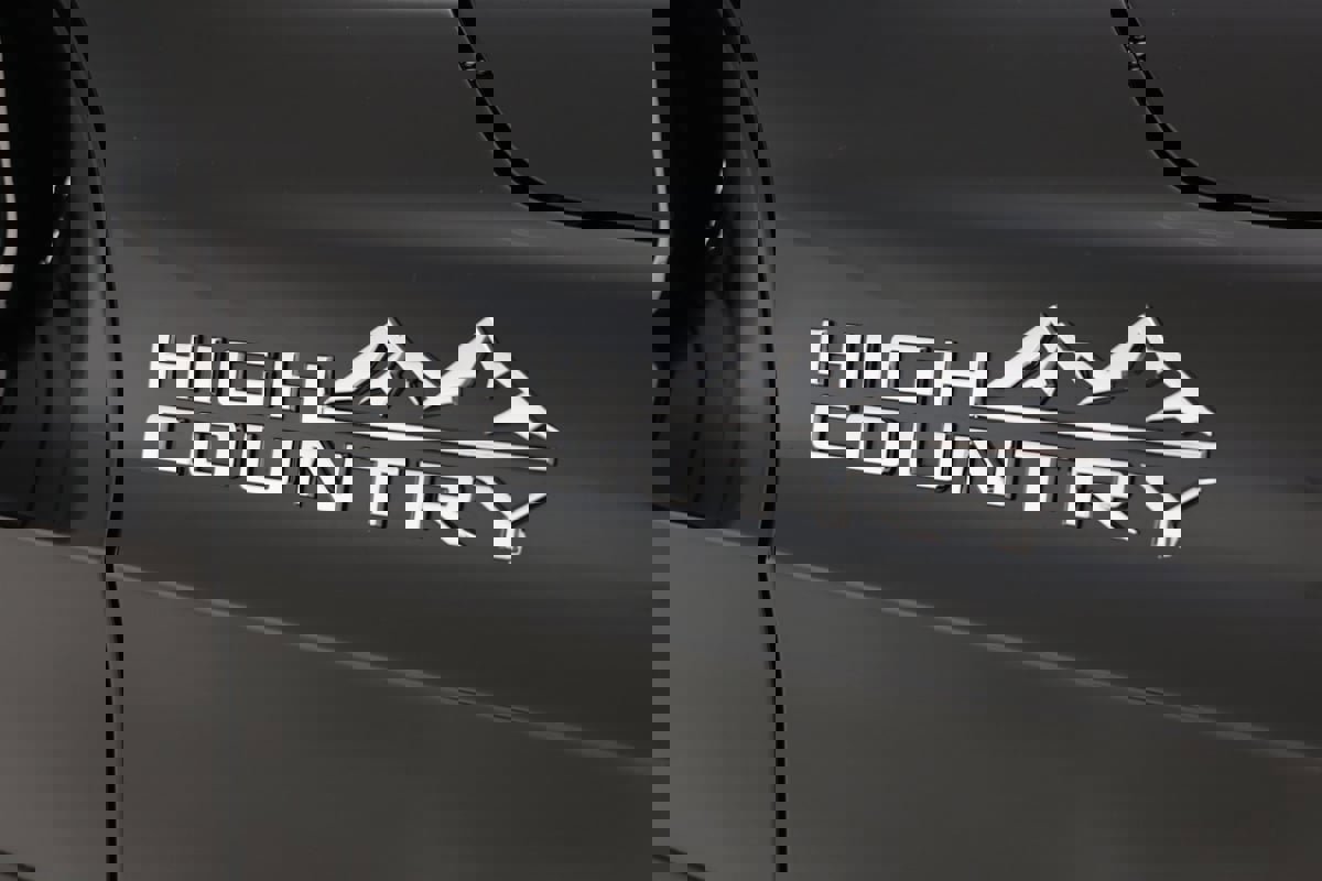 Used 2024 Chevrolet Tahoe High Country w/ Premium Package 2 image 17