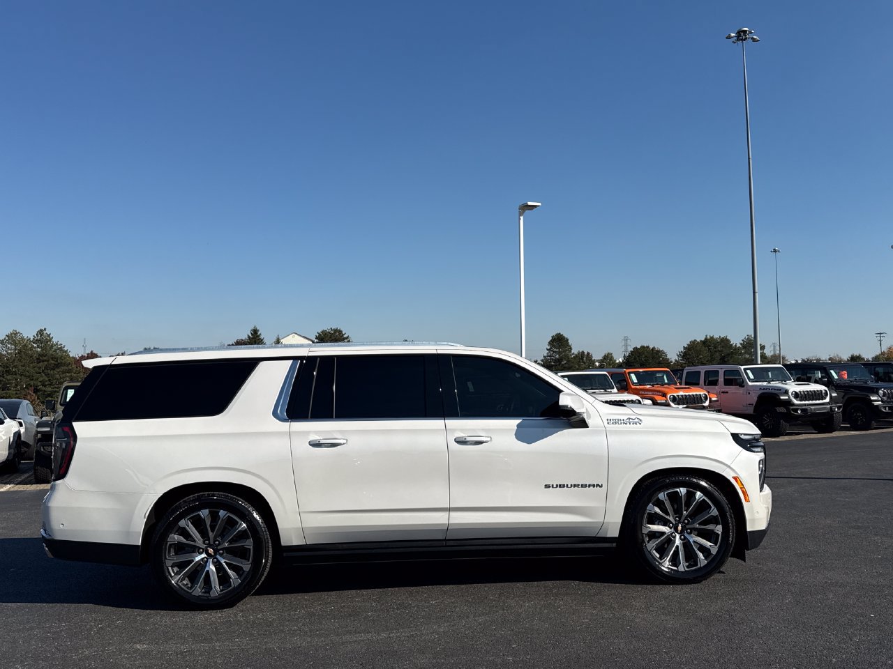 Used 2025 Chevrolet Suburban High Country AWD/4WD image 2