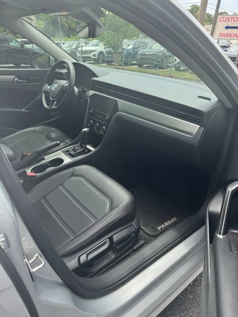 Used 2021 Volkswagen Passat 2.0T SE FWD image 16