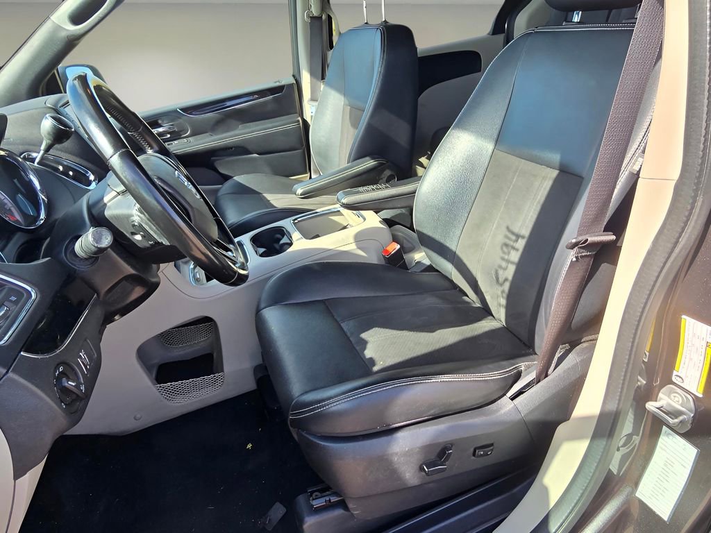 Used 2020 Dodge Grand Caravan SXT image 13