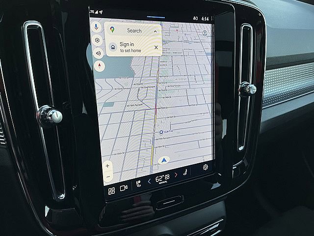 Used 2025 Volvo XC40 B5 Plus image 25