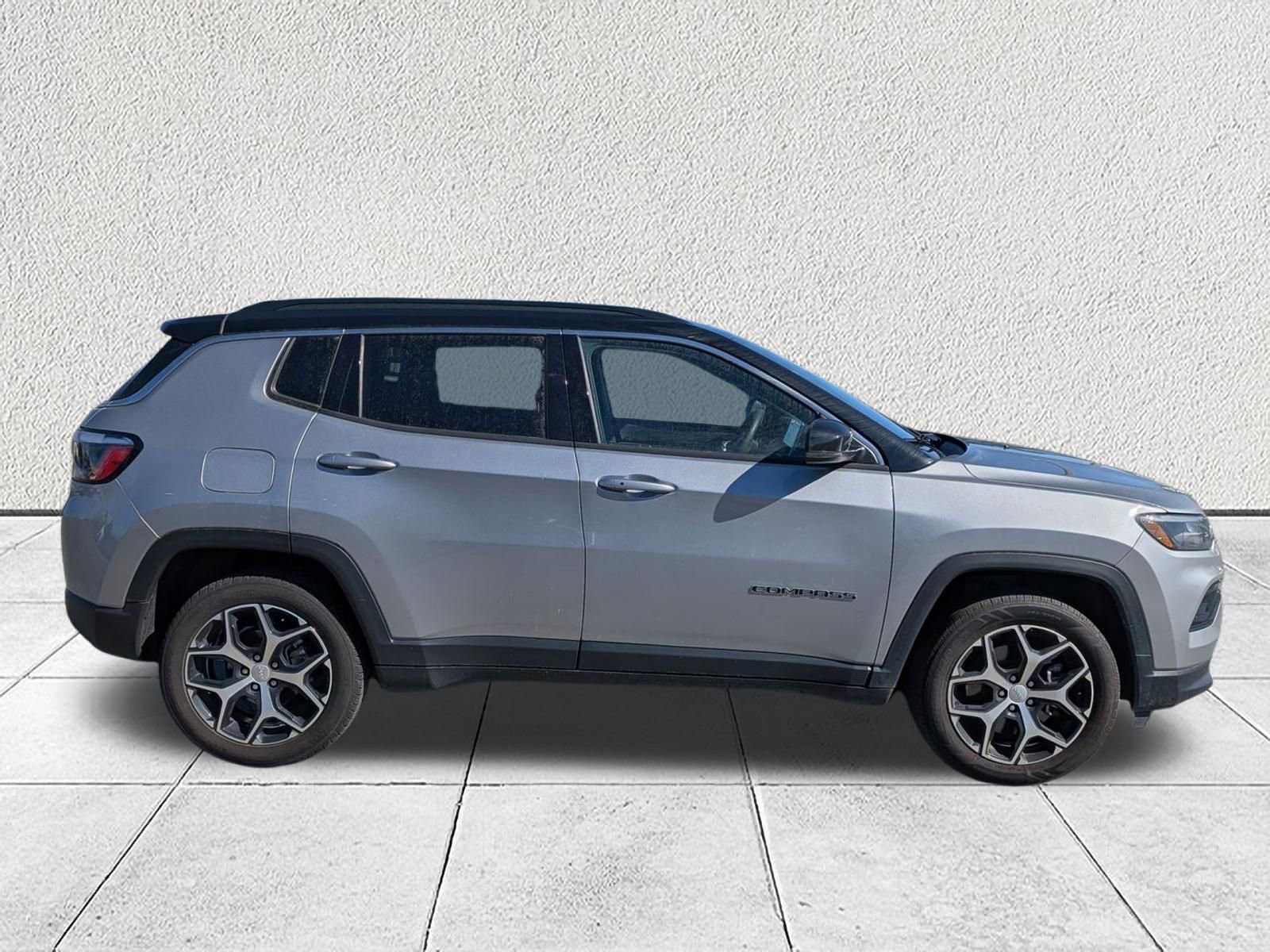 Used 2024 Jeep Compass Limited image 2