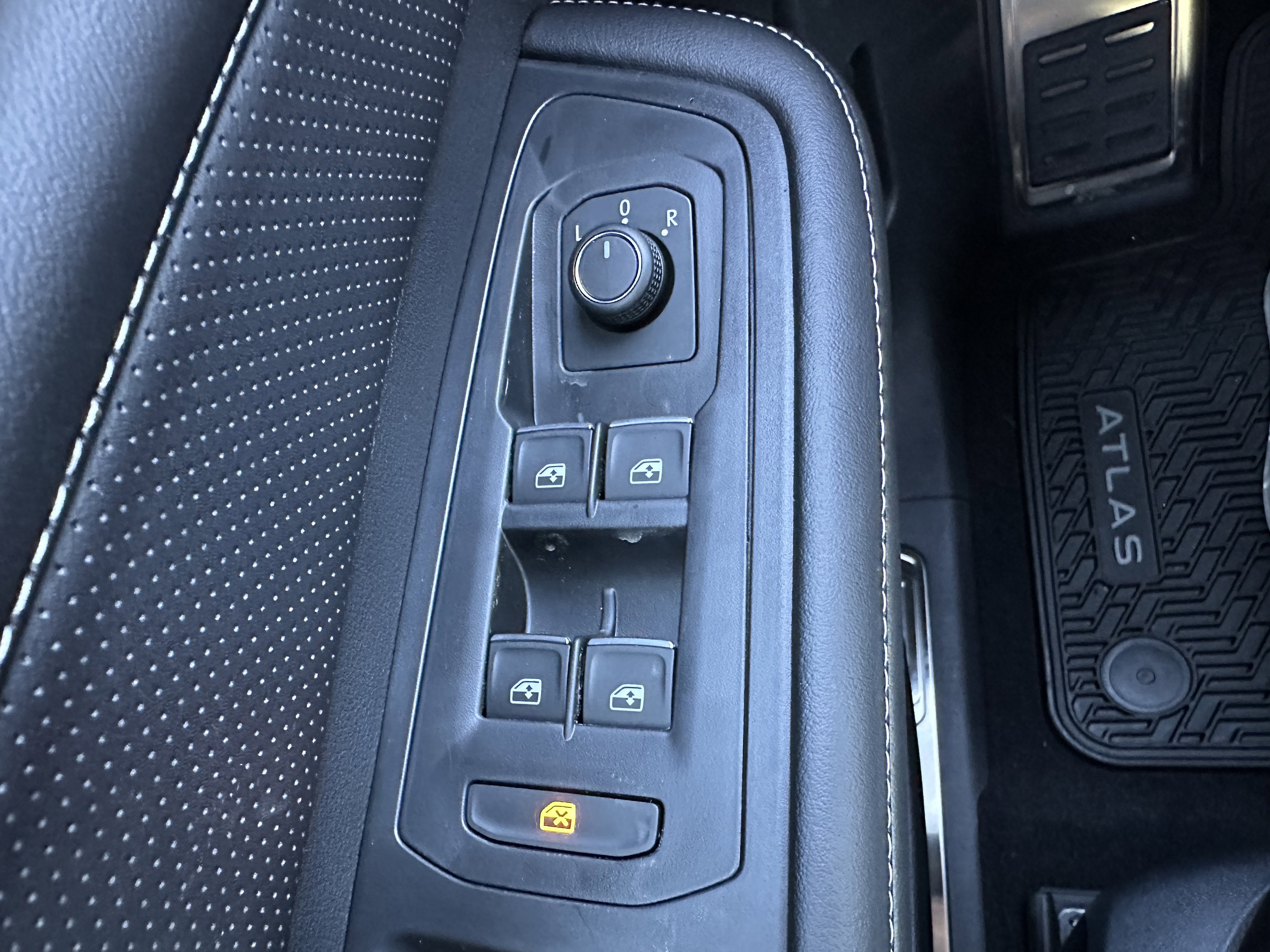 New 2026 Volkswagen Atlas Cross Sport SEL R-Line image 15