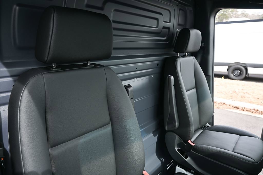 Used 2025 Mercedes-Benz Sprinter 2500 image 17