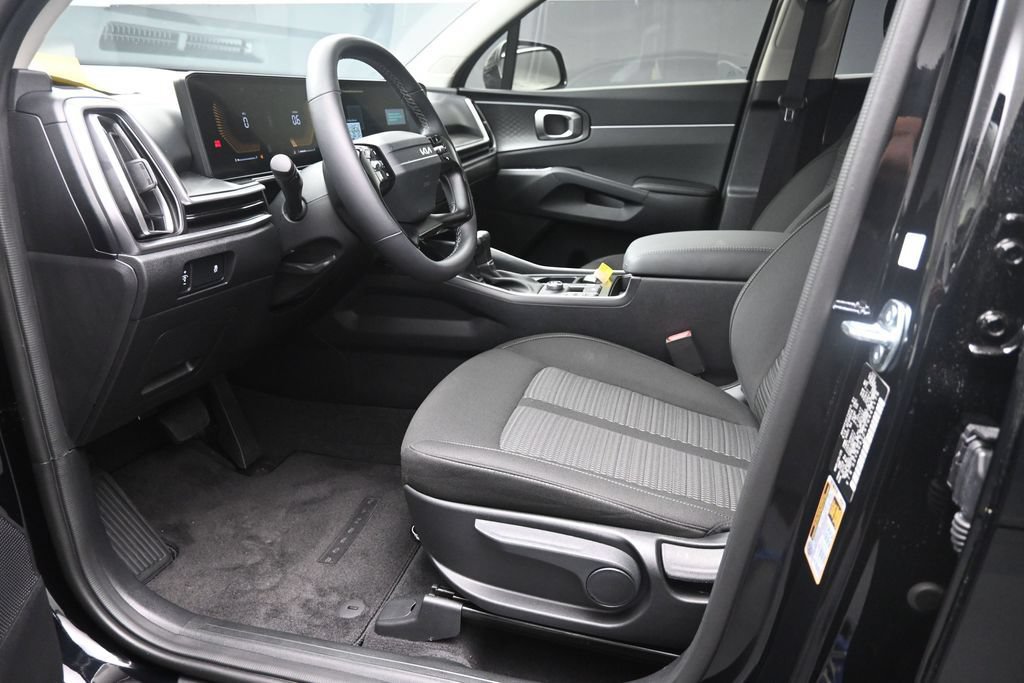 Used 2026 Kia Sorento LX FWD image 17