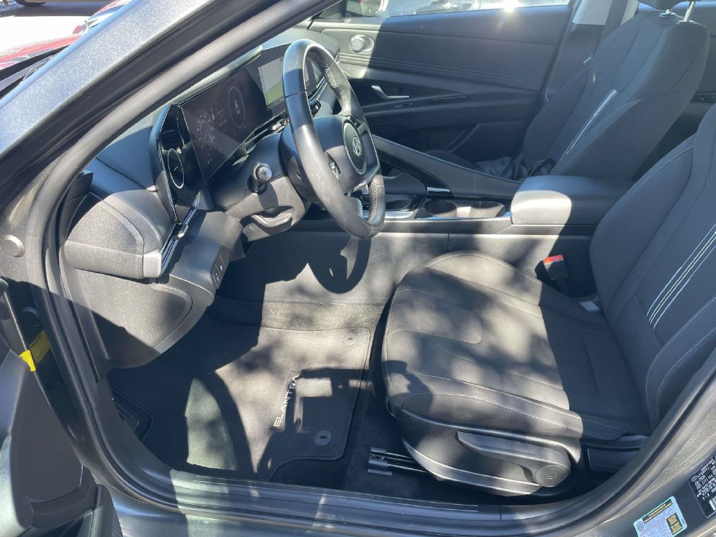 Certified 2025 Hyundai Elantra SEL FWD image 16