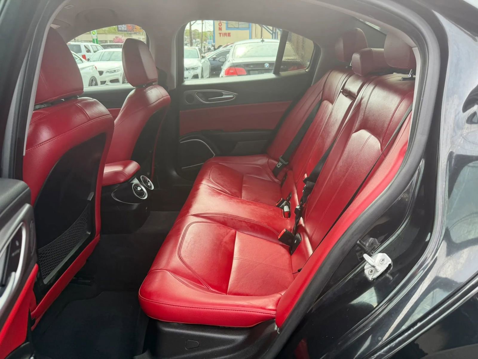 Used 2017 Alfa Romeo Giulia w/ Sport Appearance Package image 10